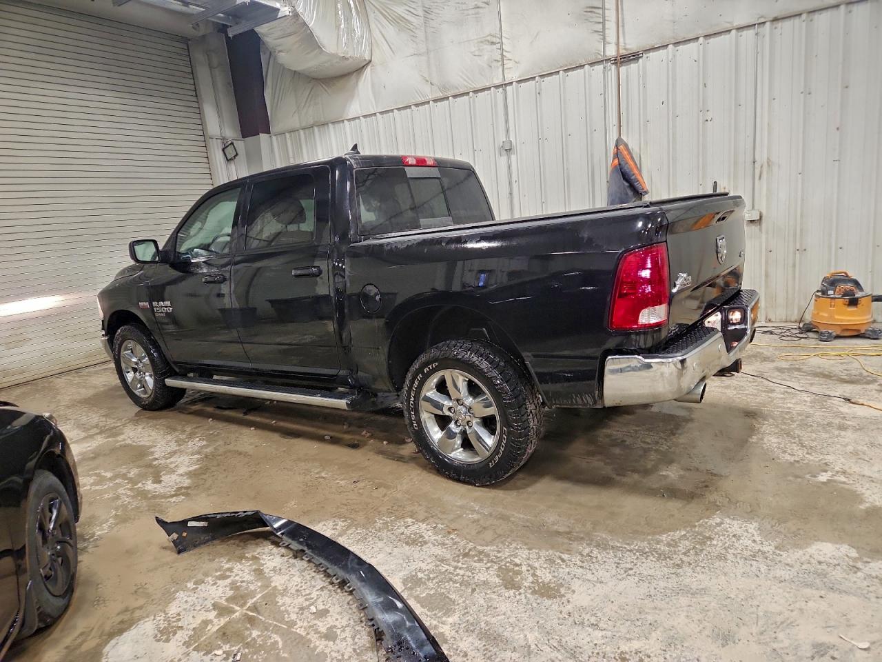 2019 RAM 1500 CLASSIC SLT photo 3