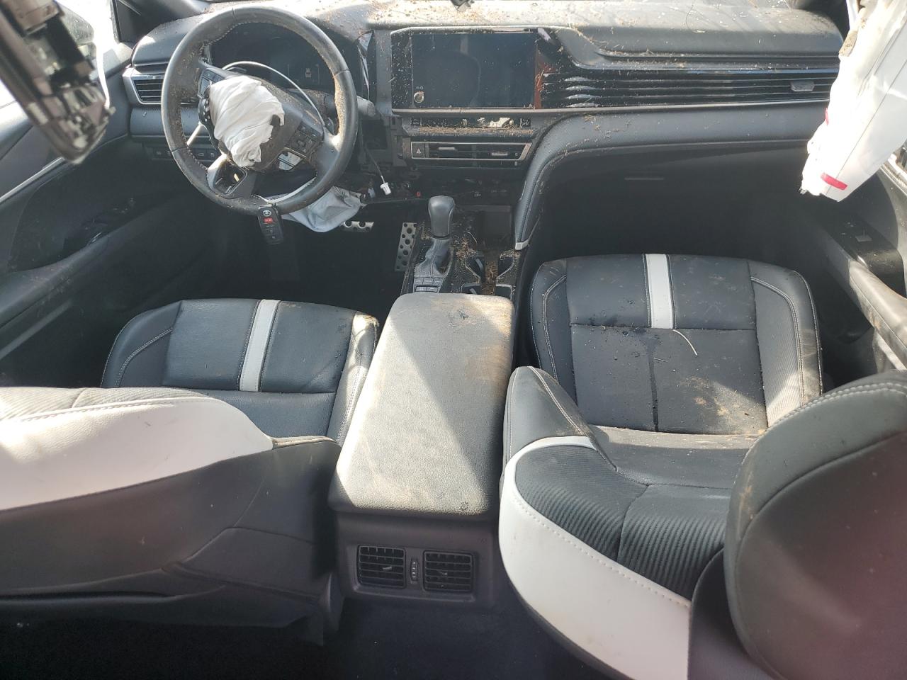 2025 TOYOTA CAMRY SE photo 8