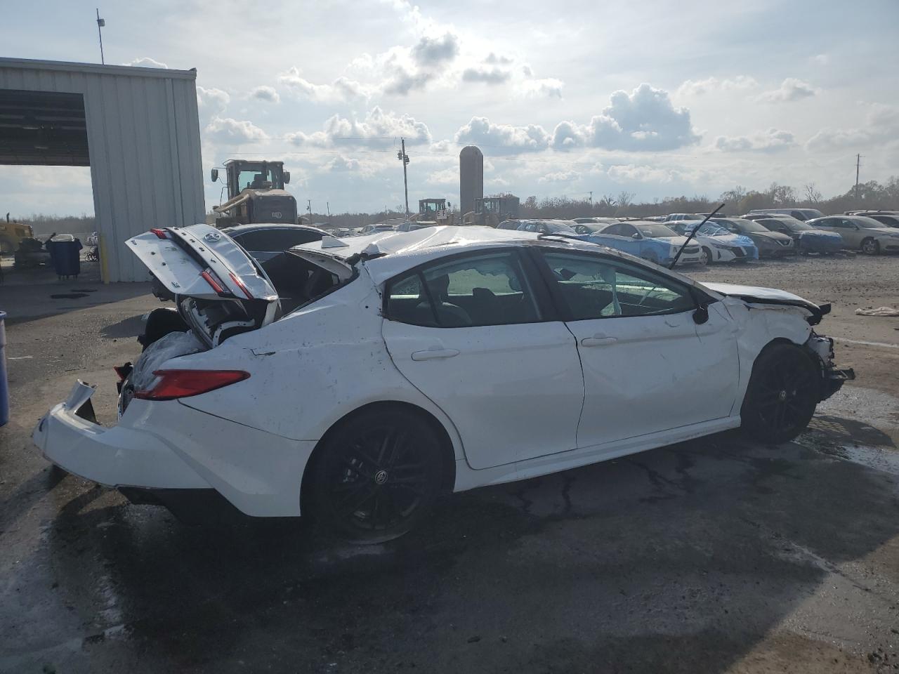 2025 TOYOTA CAMRY SE photo 3