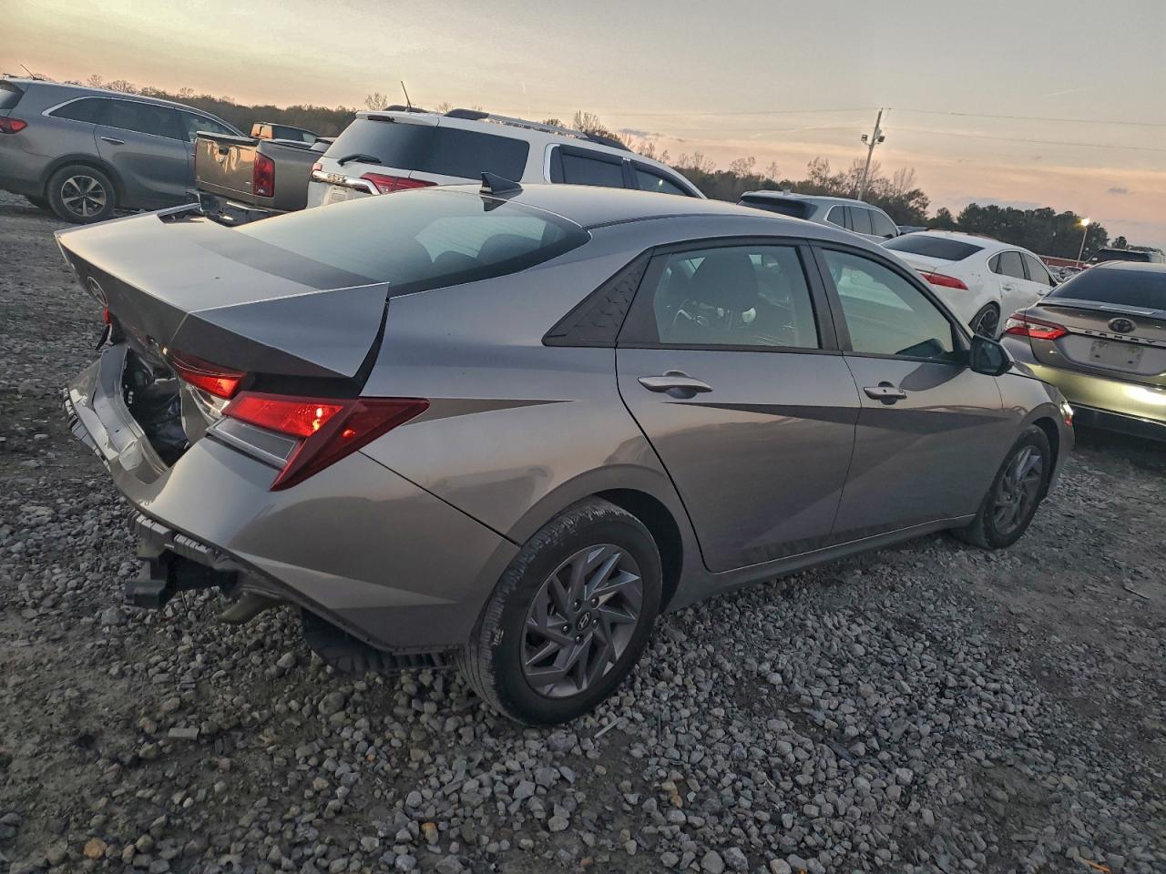 2024 HYUNDAI ELANTRA SEL photo 3