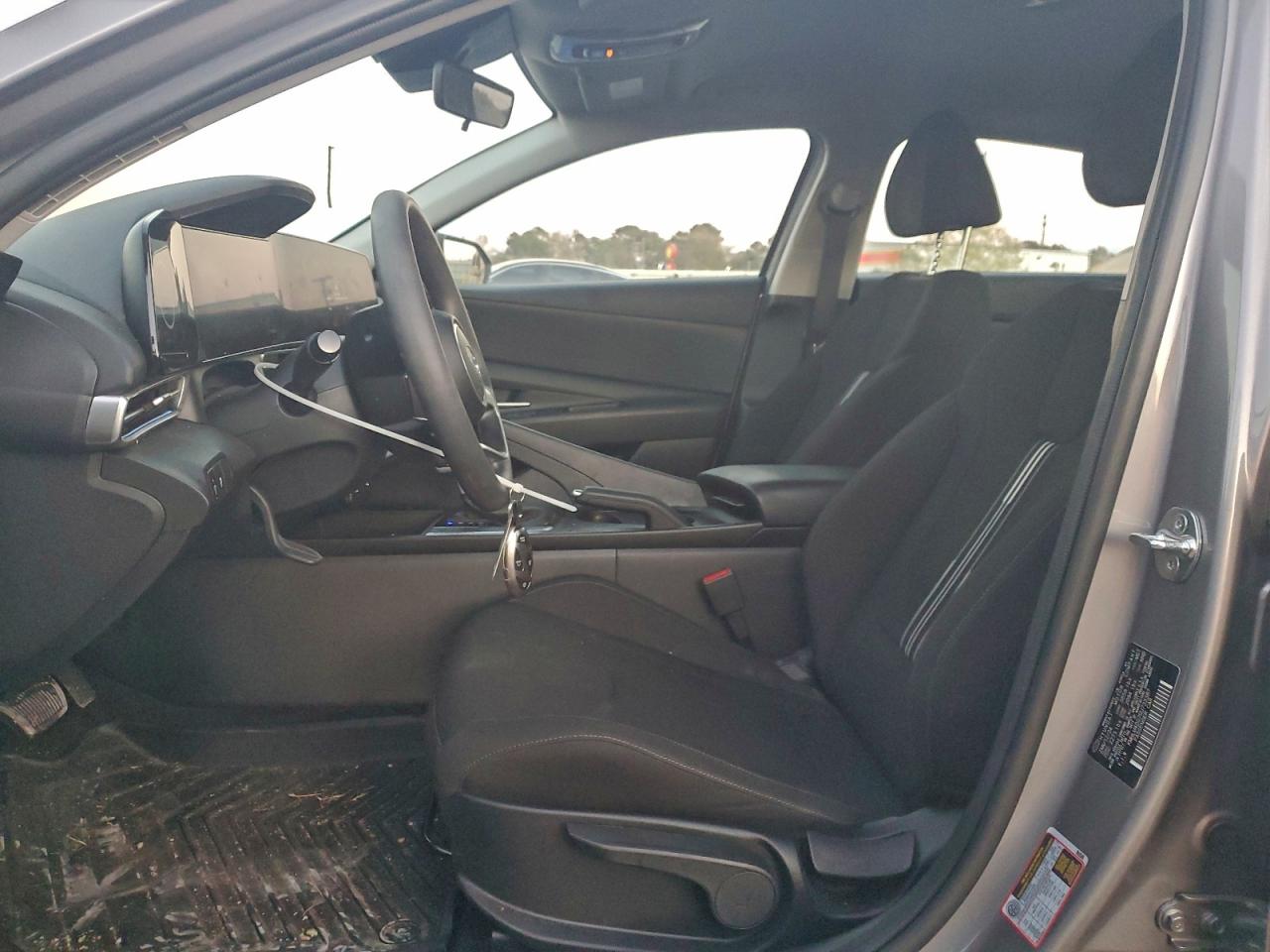 2024 HYUNDAI ELANTRA SEL photo 7