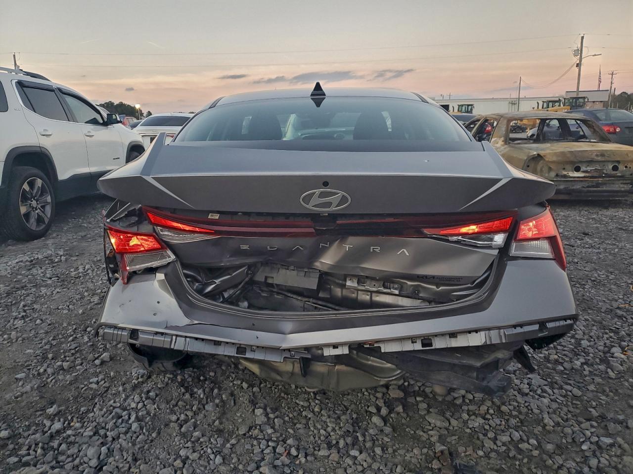 2024 HYUNDAI ELANTRA SEL photo 6