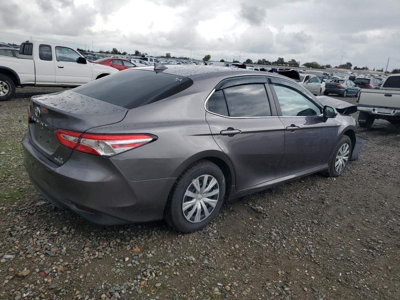2020 TOYOTA CAMRY LE photo 3
