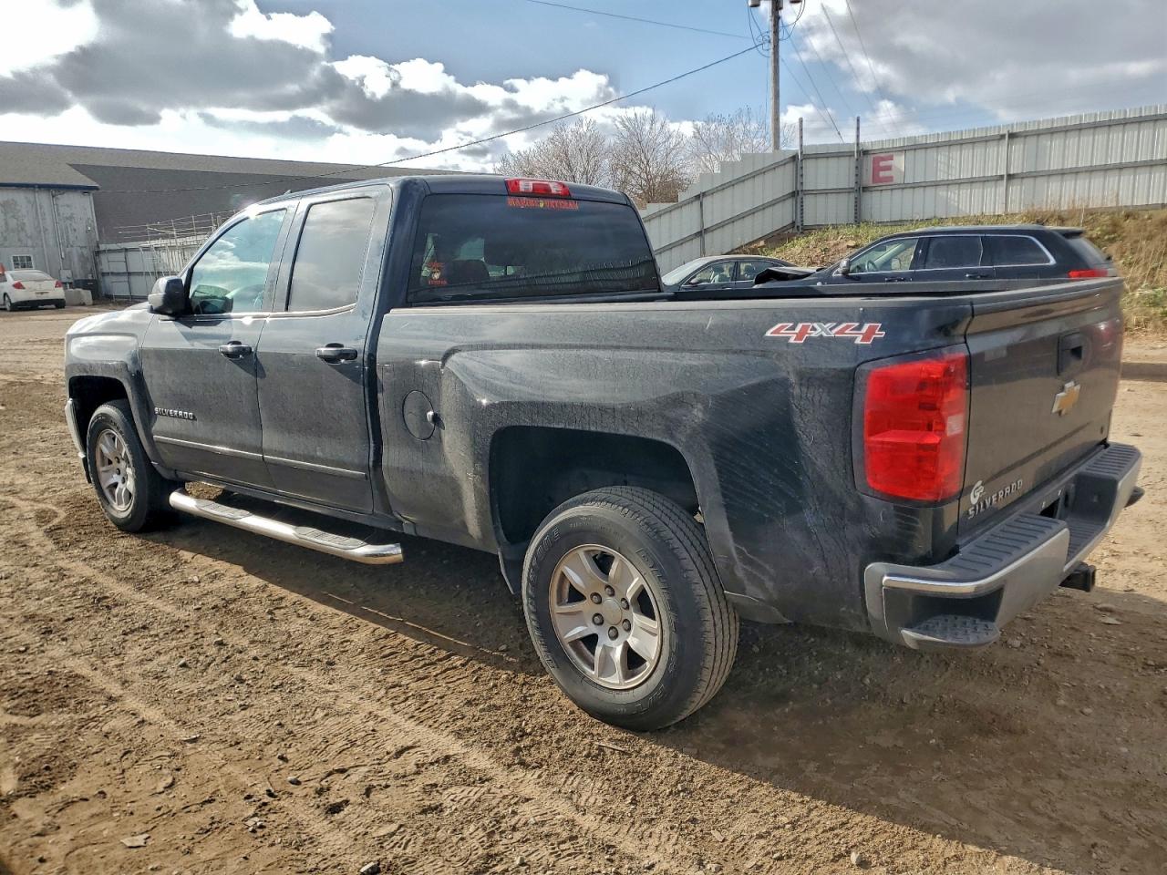2017 CHEVROLET SILVERADO K1500 LT photo 2