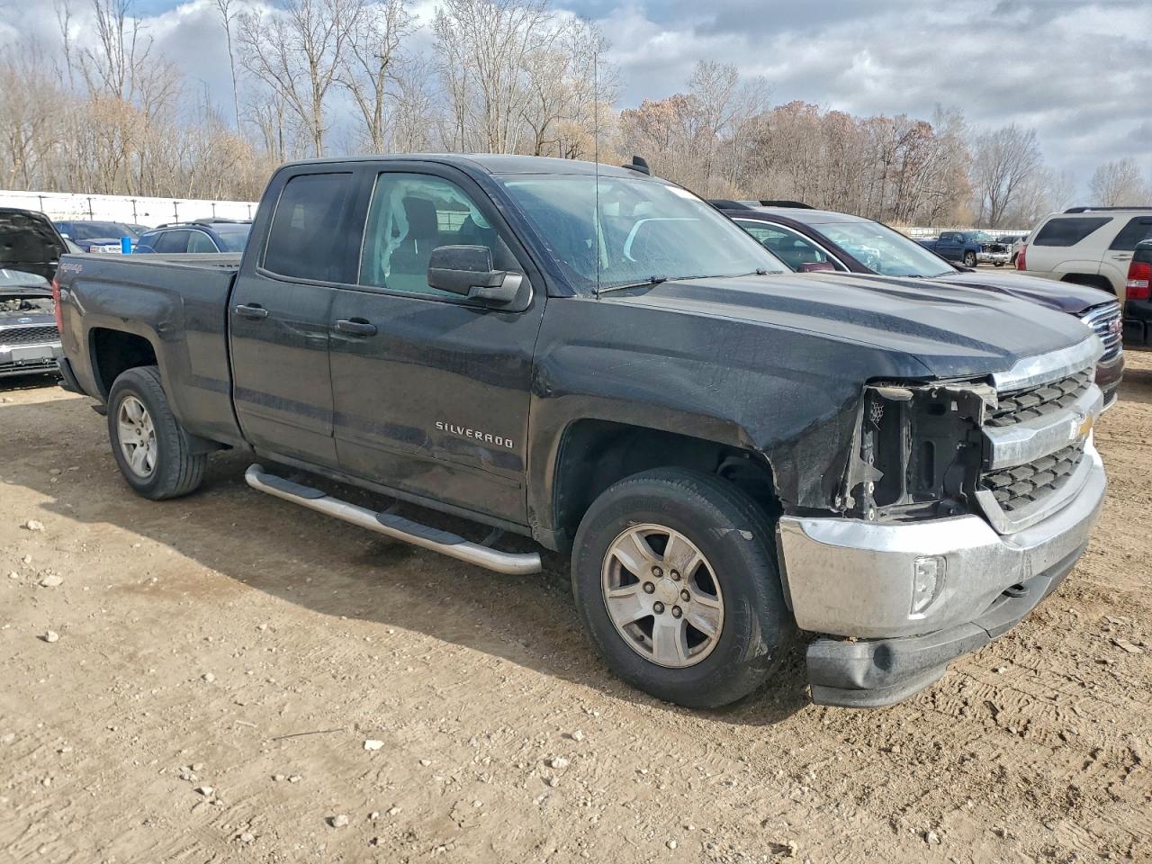2017 CHEVROLET SILVERADO K1500 LT photo 4