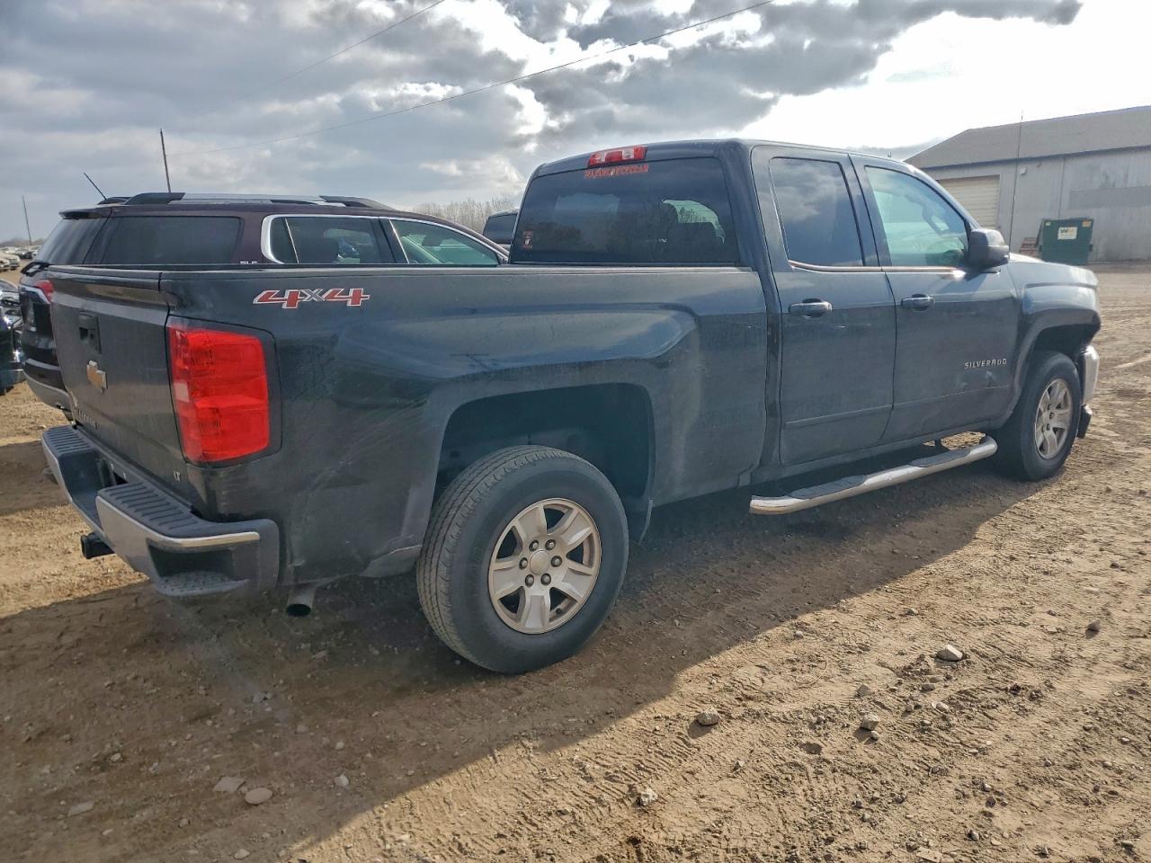 2017 CHEVROLET SILVERADO K1500 LT photo 3
