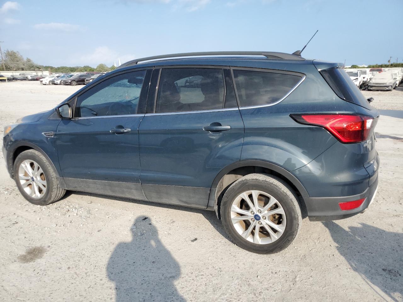 2019 FORD ESCAPE SEL photo 2