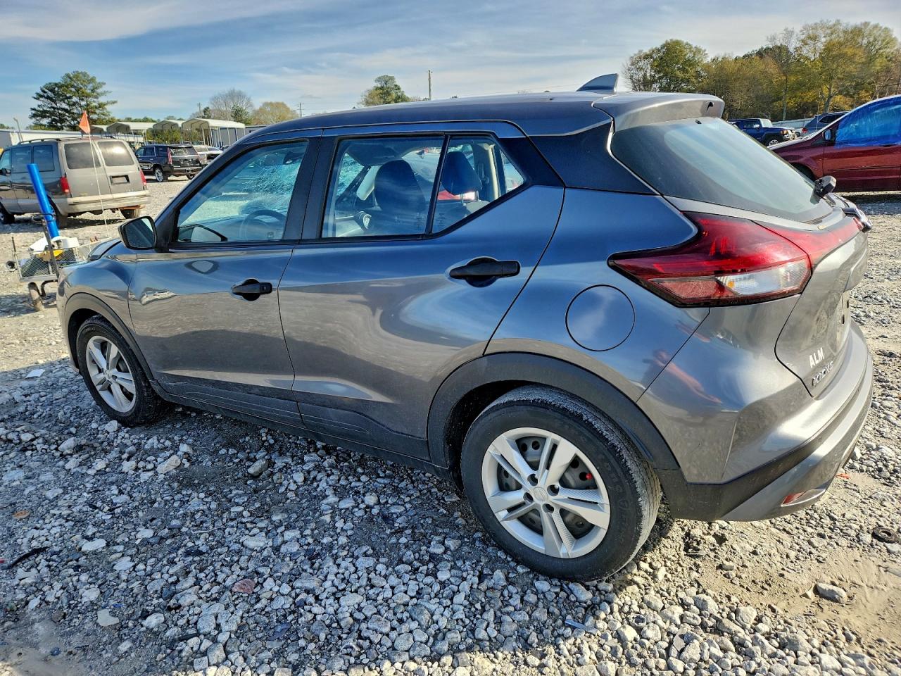 2021 NISSAN KICKS S photo 2