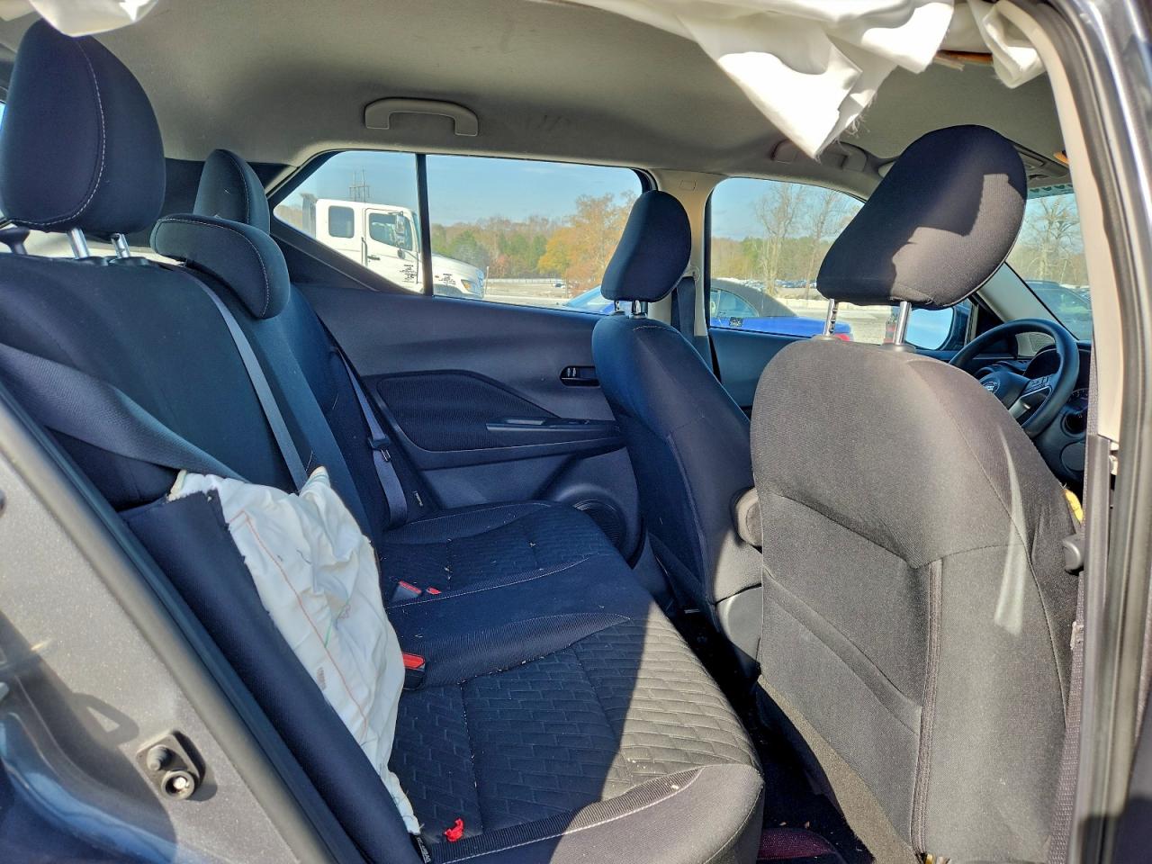 2021 NISSAN KICKS S photo 11