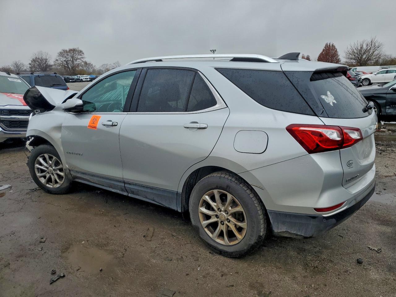 2018 CHEVROLET EQUINOX LT photo 2