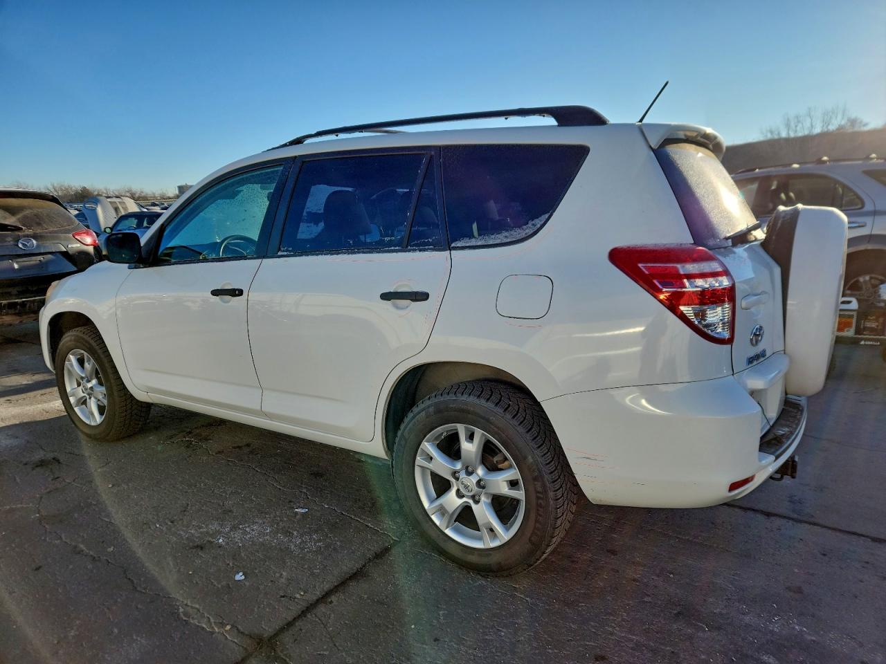 2011 TOYOTA RAV4 BASE photo 4