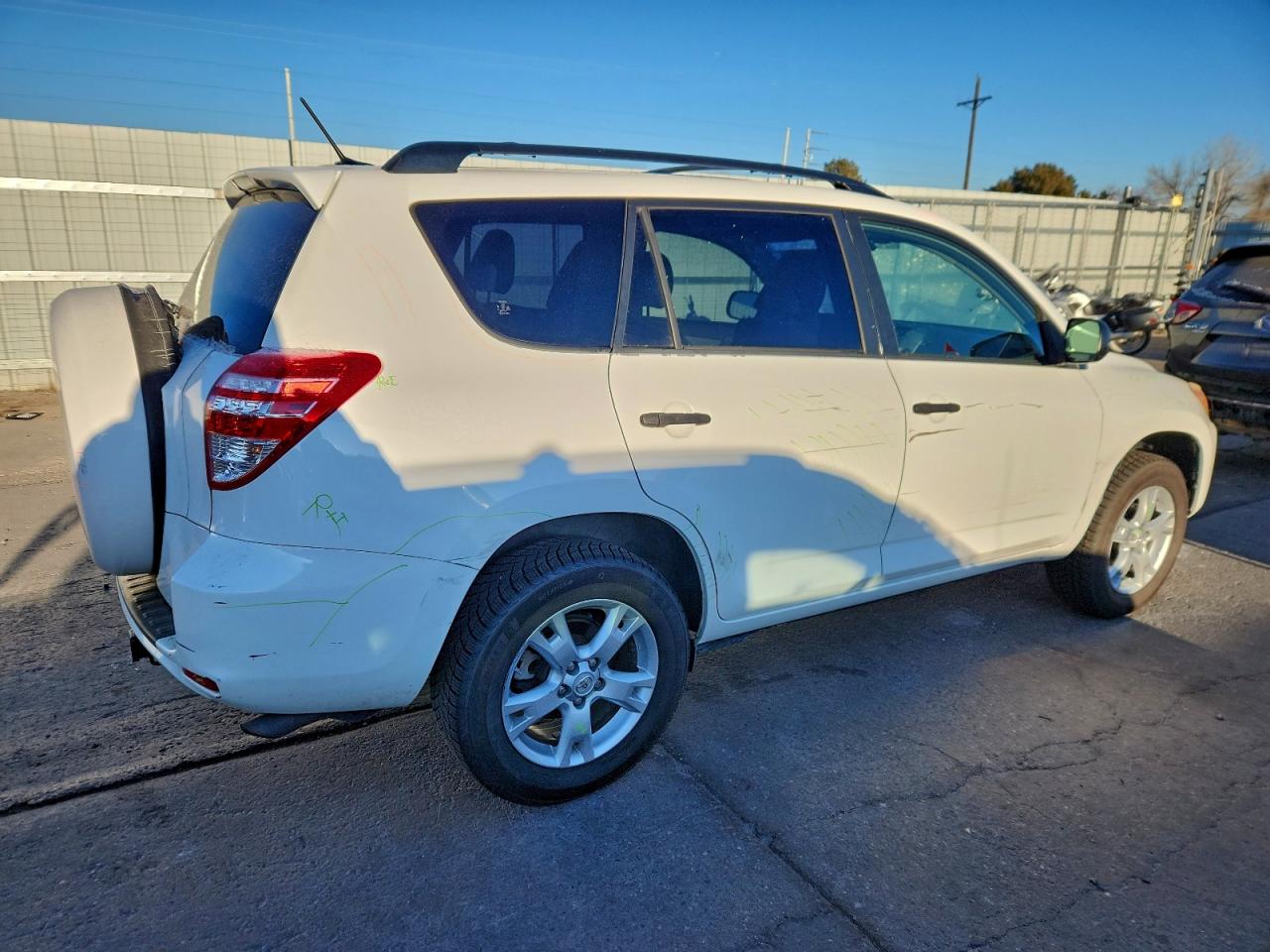 2011 TOYOTA RAV4 BASE photo 7