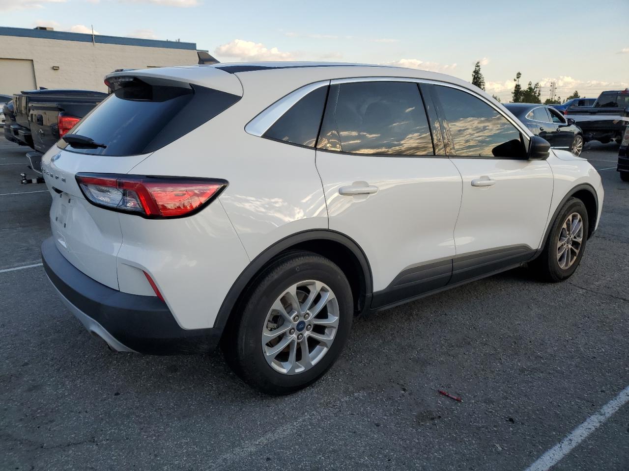 2022 FORD ESCAPE SE photo 3