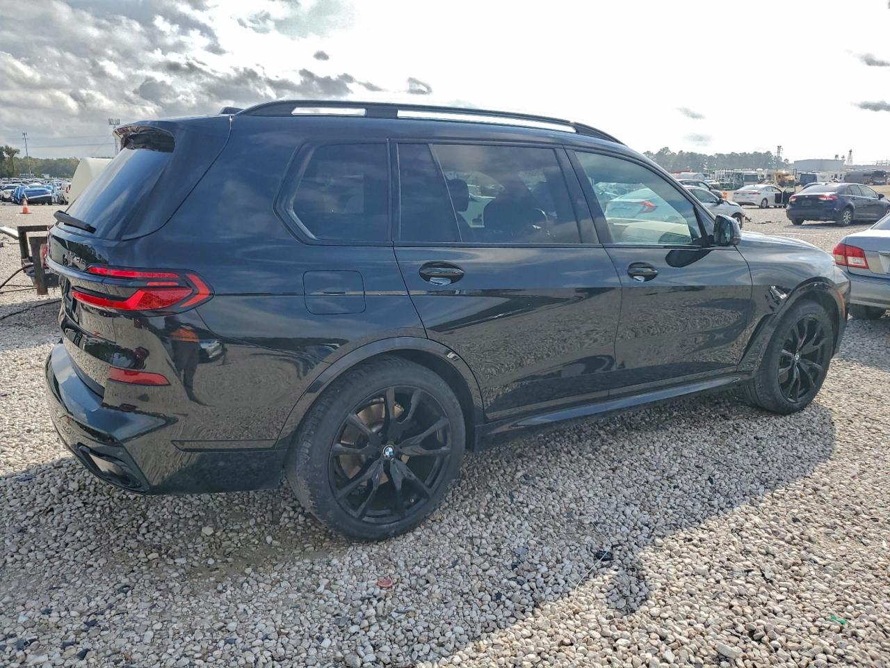 2024 BMW X7 XDRIVE40I photo 3