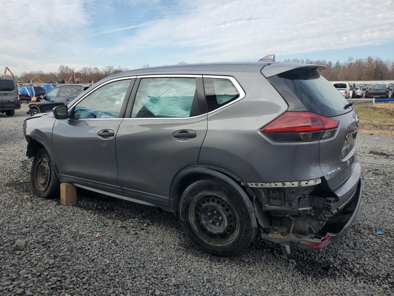 2018 NISSAN ROGUE S photo 2