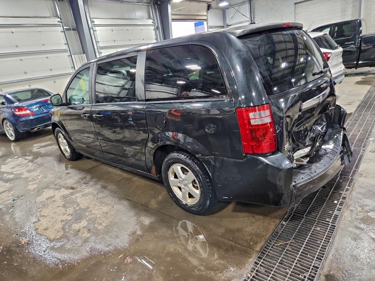 2010 DODGE GRAND CARAVAN SE photo 3