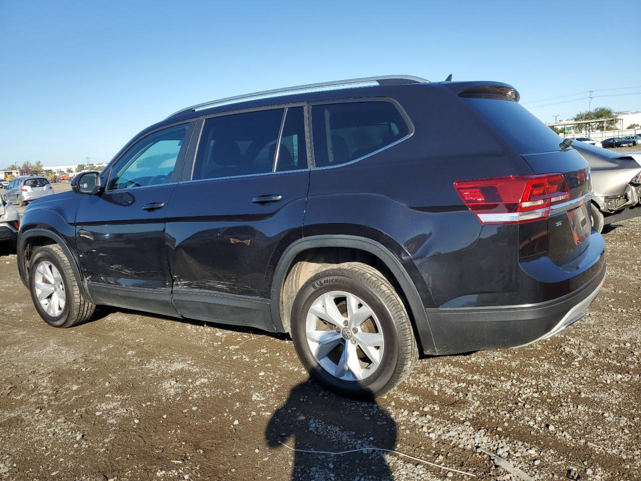2018 VOLKSWAGEN ATLAS SE photo 3