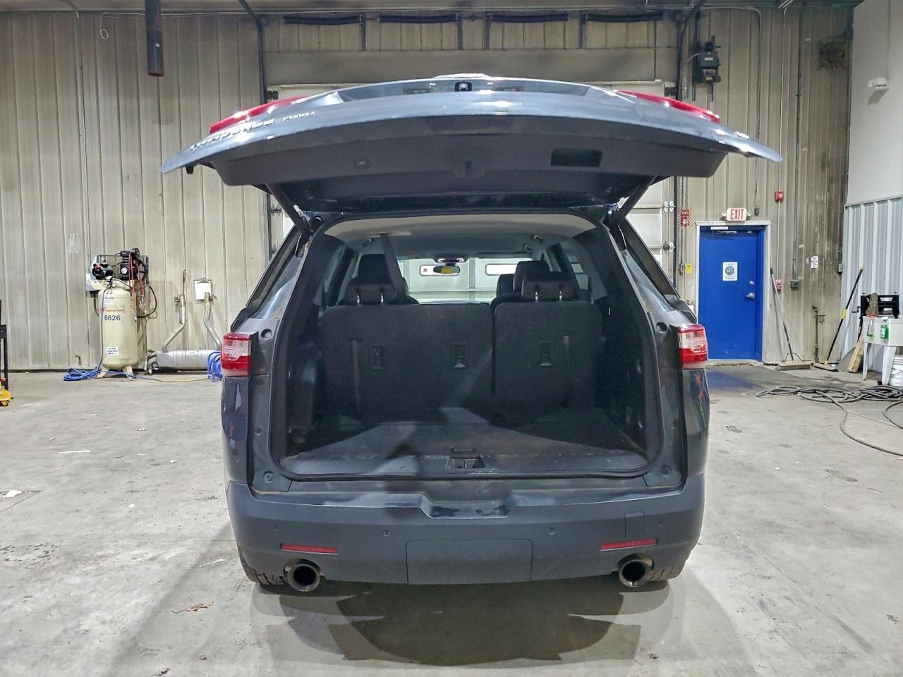 2019 CHEVROLET TRAVERSE LT photo 6