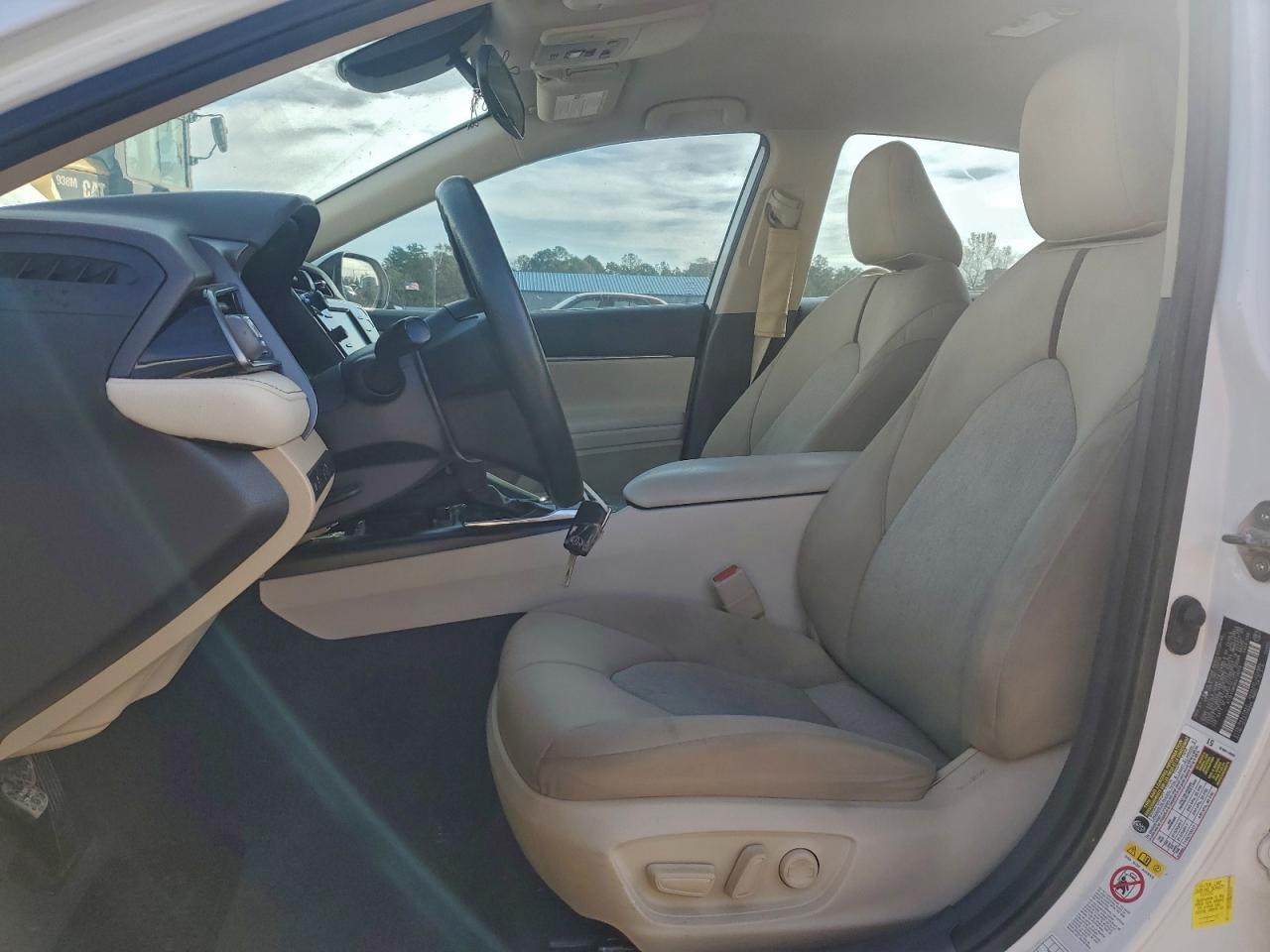 2019 TOYOTA CAMRY L photo 13