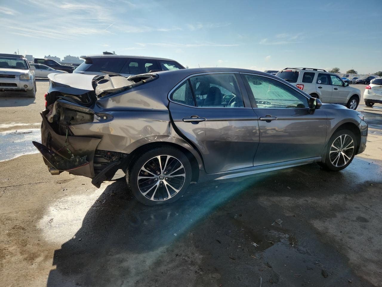 2018 TOYOTA CAMRY SE photo 5