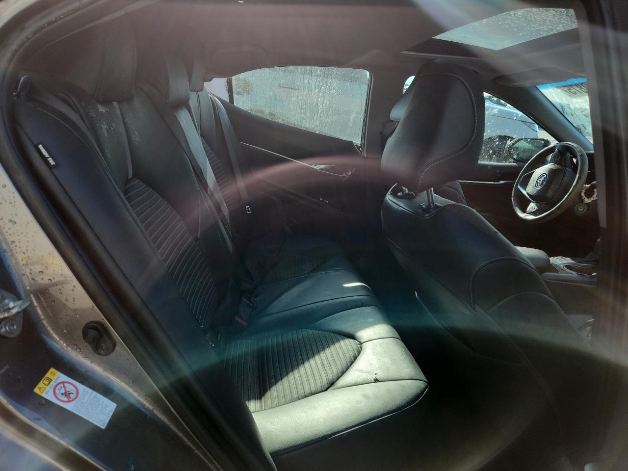 2018 TOYOTA CAMRY SE photo 19
