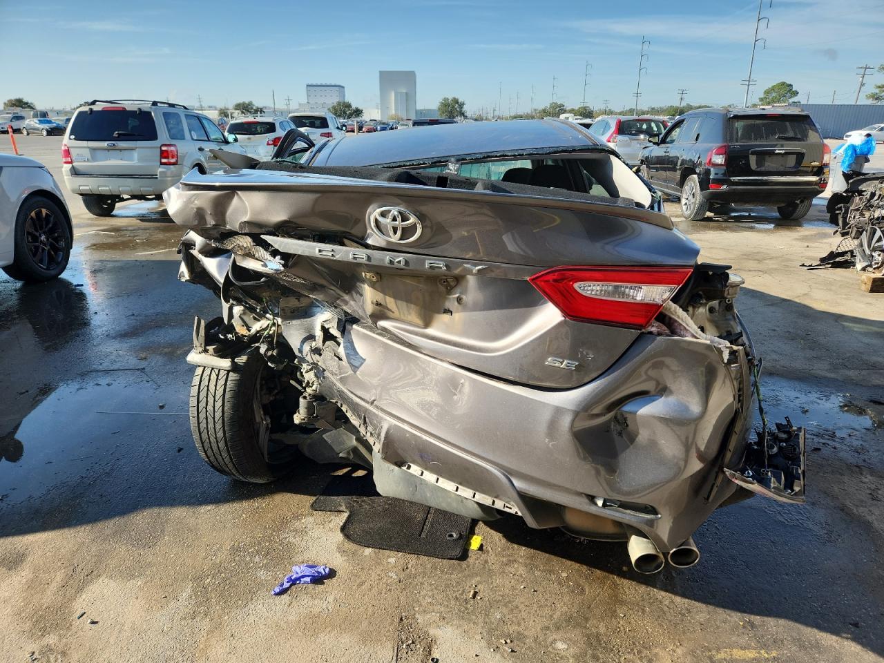 2018 TOYOTA CAMRY SE photo 11