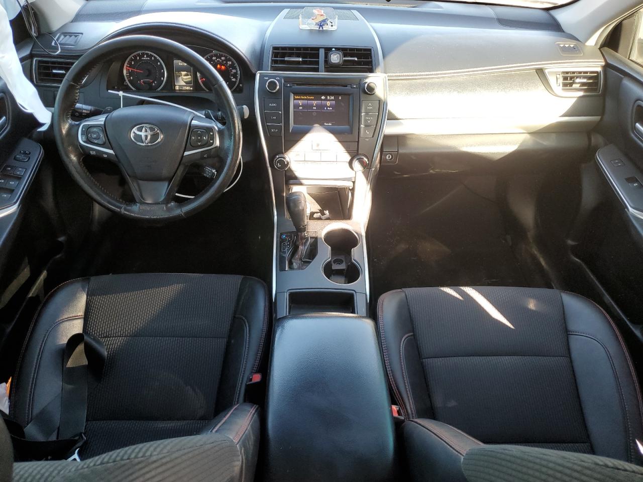 2016 TOYOTA CAMRY SE photo 15