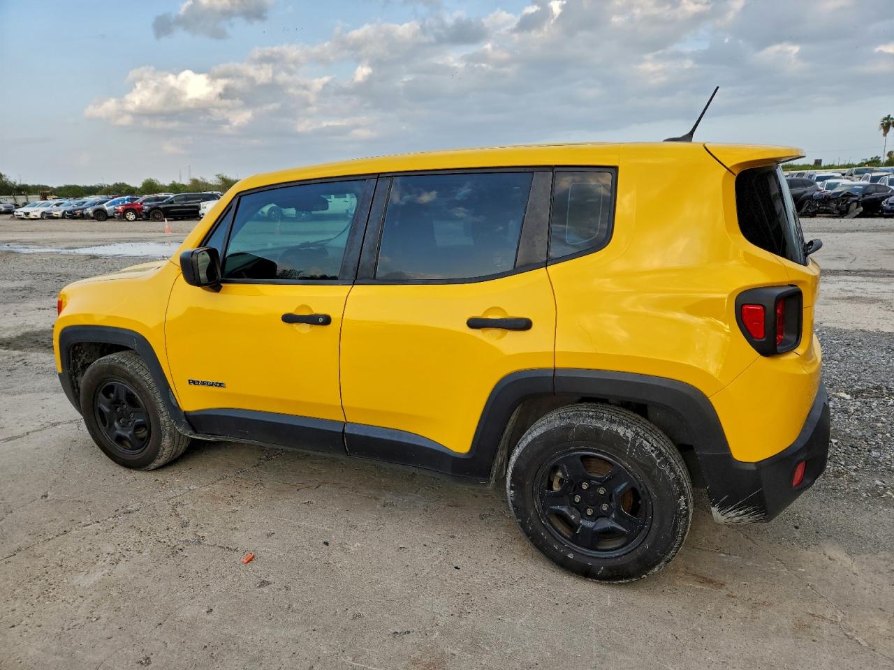 2015 JEEP RENEGADE SPORT photo 2