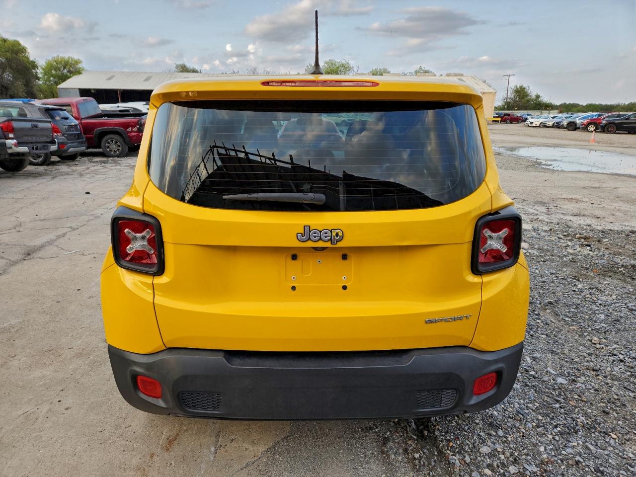 2015 JEEP RENEGADE SPORT photo 6