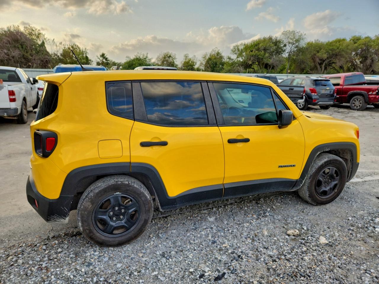 2015 JEEP RENEGADE SPORT photo 3