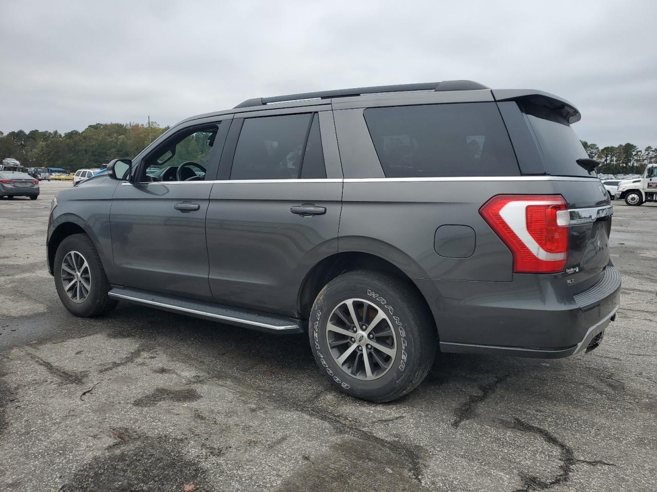 2018 FORD EXPEDITION XLT photo 2