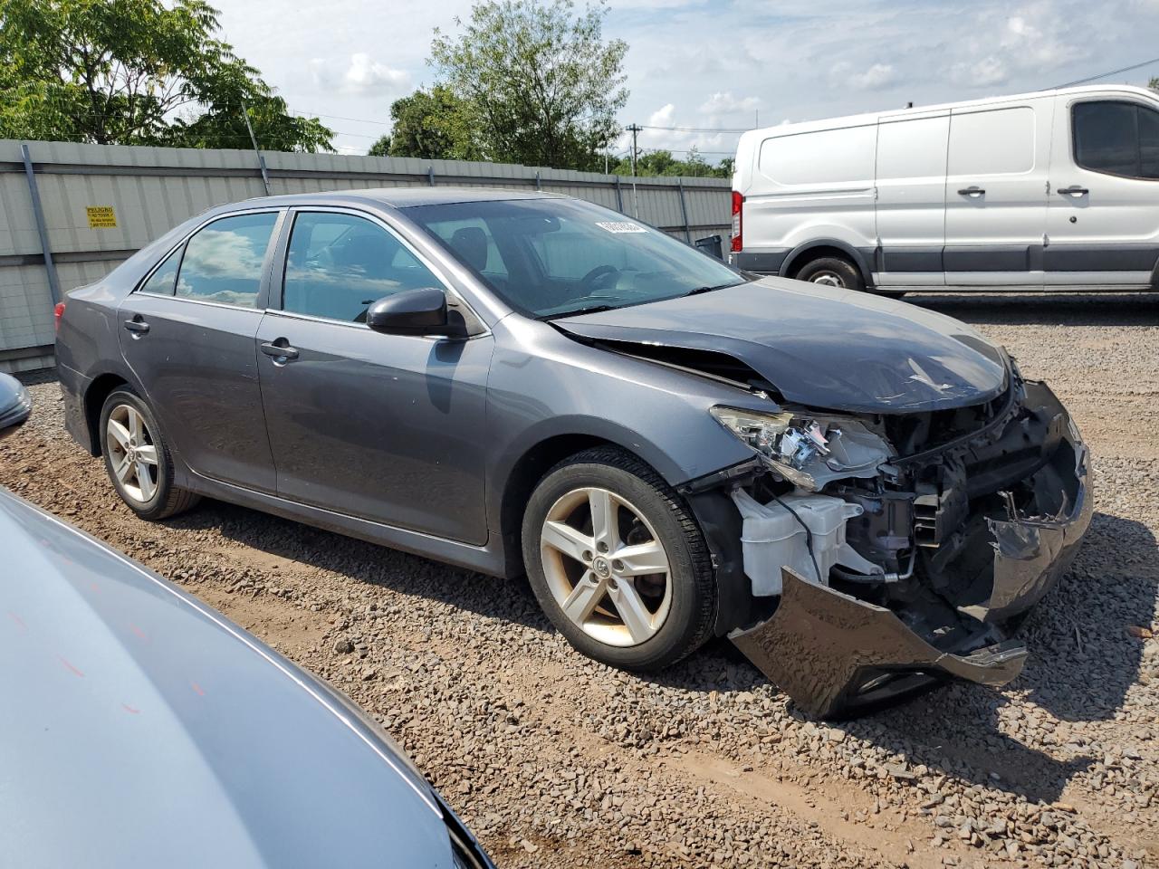 2014 TOYOTA CAMRY L photo 4
