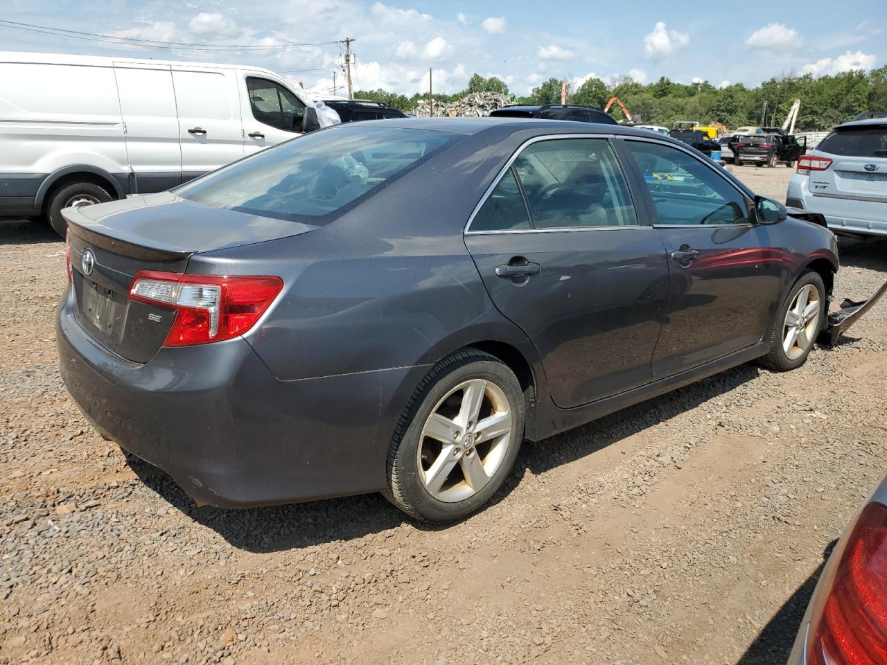 2014 TOYOTA CAMRY L photo 3