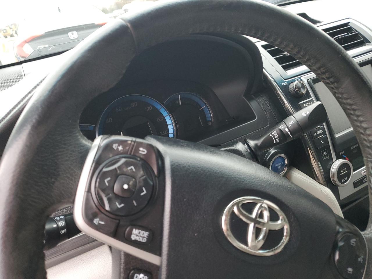 2012 TOYOTA CAMRY XLE photo 9