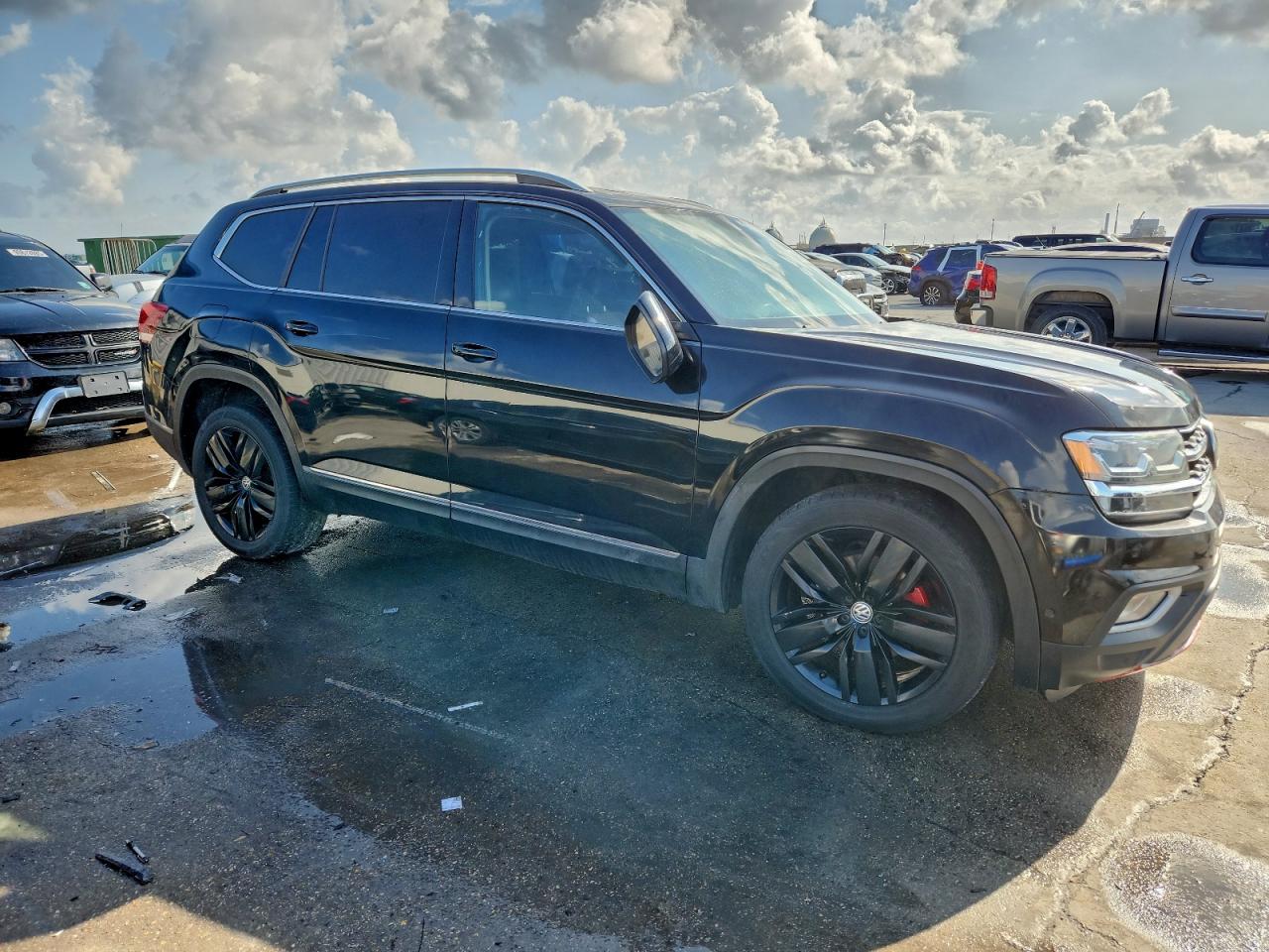 2018 VOLKSWAGEN ATLAS SEL PREMIUM photo 4
