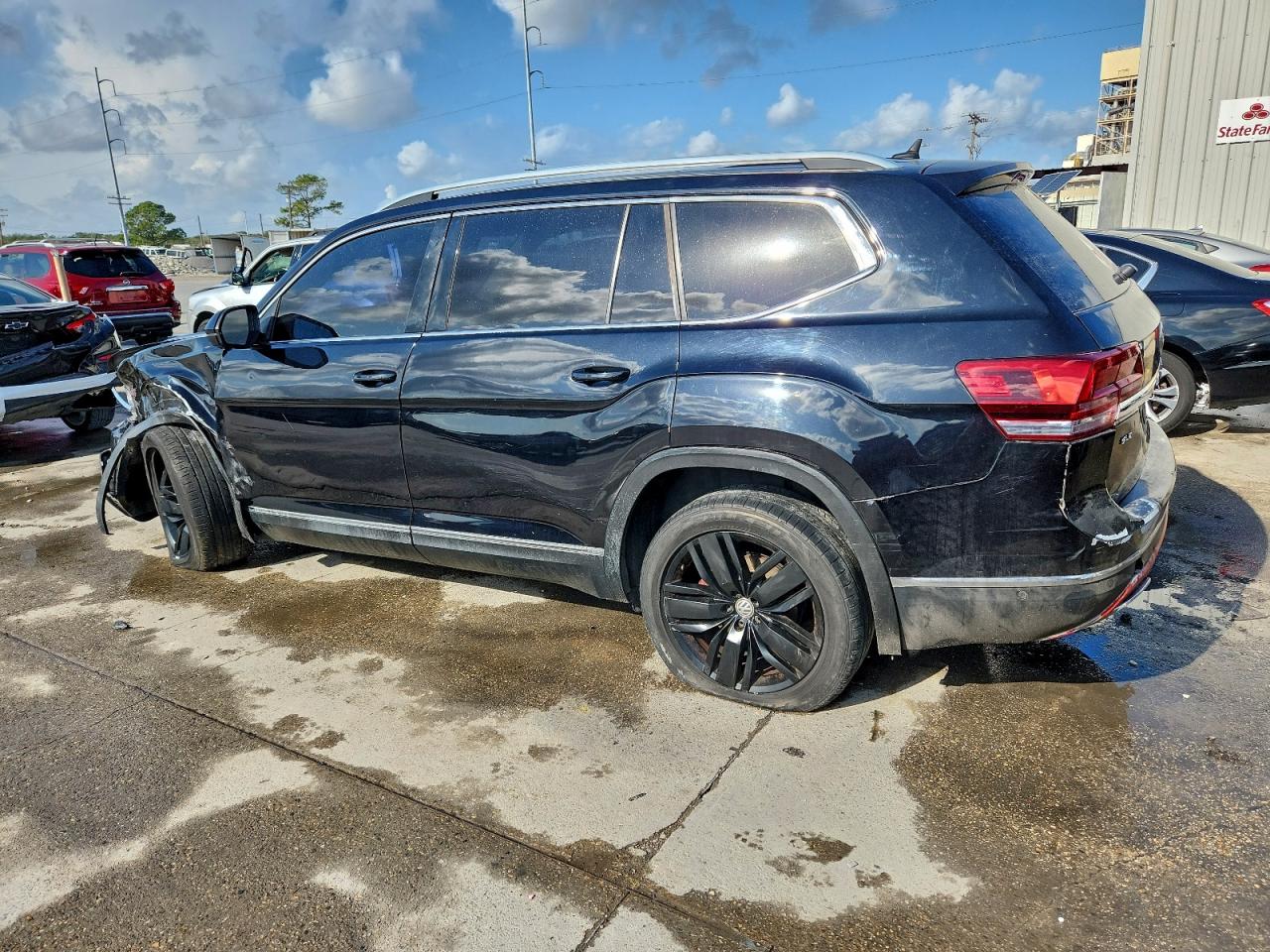 2018 VOLKSWAGEN ATLAS SEL PREMIUM photo 2