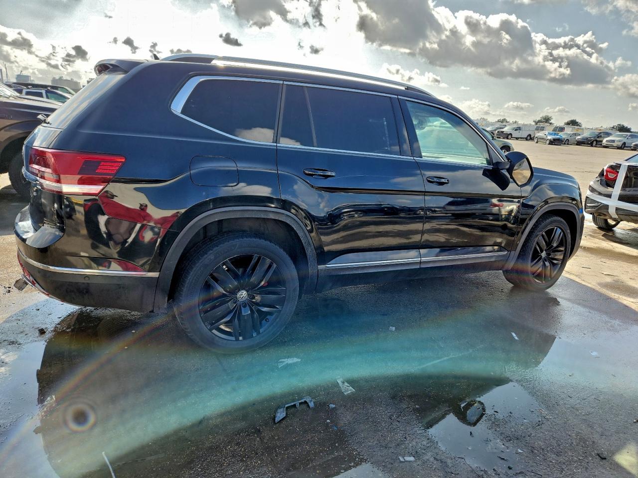 2018 VOLKSWAGEN ATLAS SEL PREMIUM photo 3