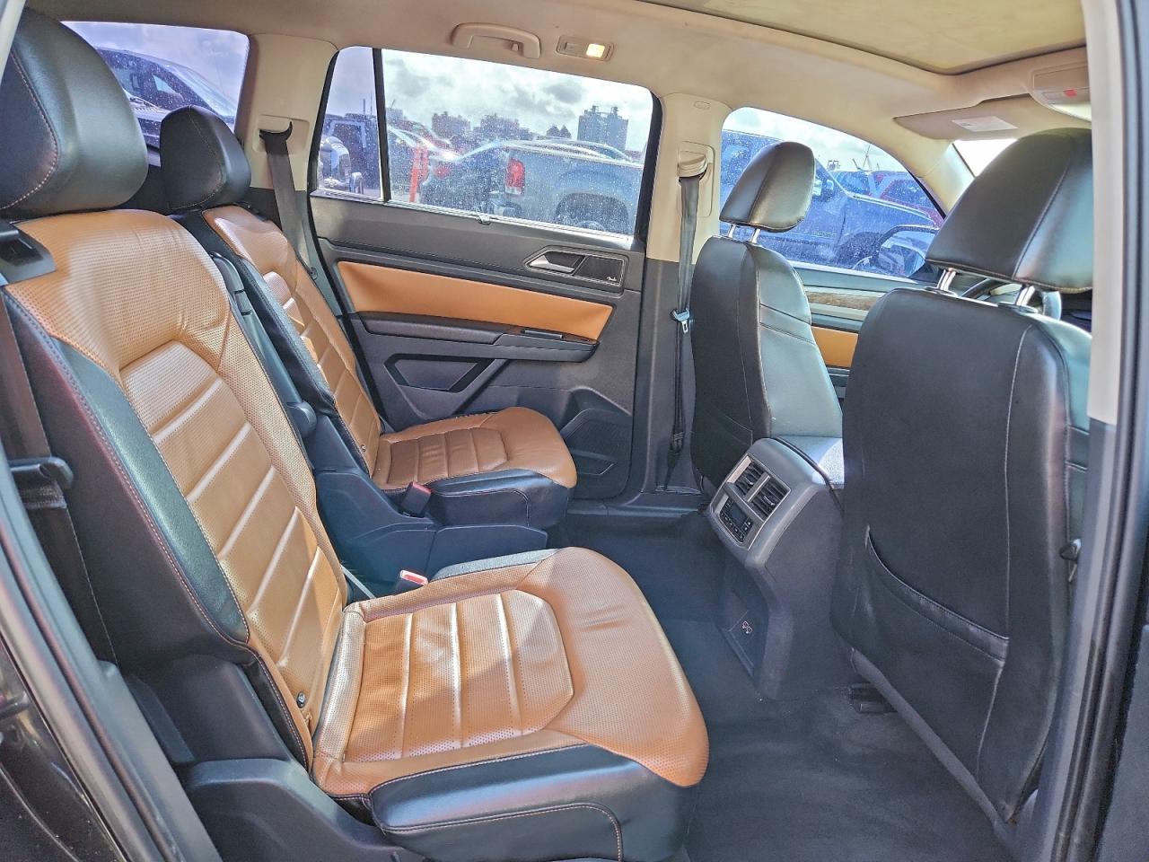 2018 VOLKSWAGEN ATLAS SEL PREMIUM photo 11
