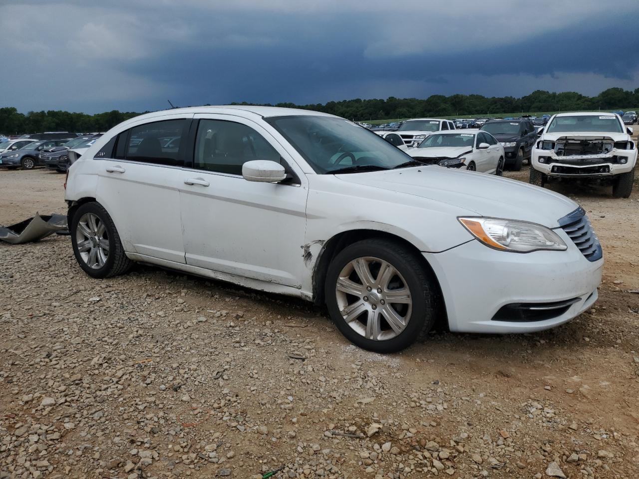 2013 CHRYSLER 200 TOURING photo 4