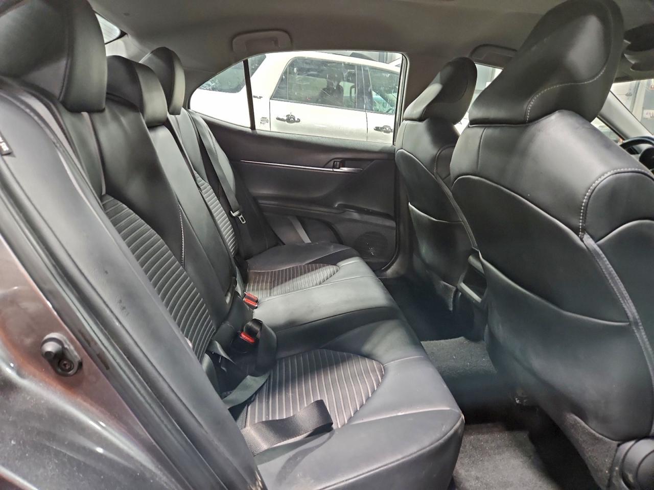 2020 TOYOTA CAMRY SE photo 10