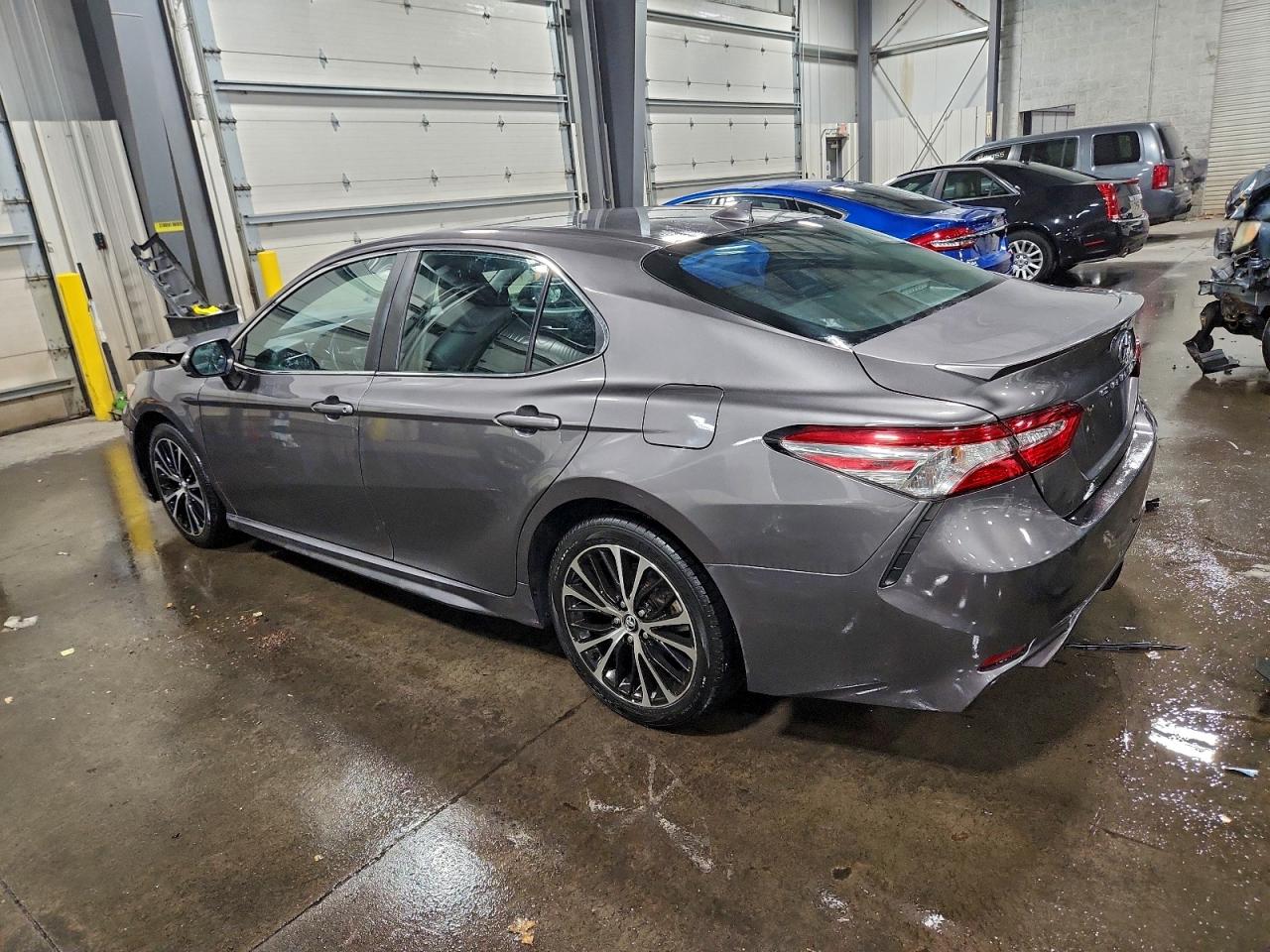 2020 TOYOTA CAMRY SE photo 2