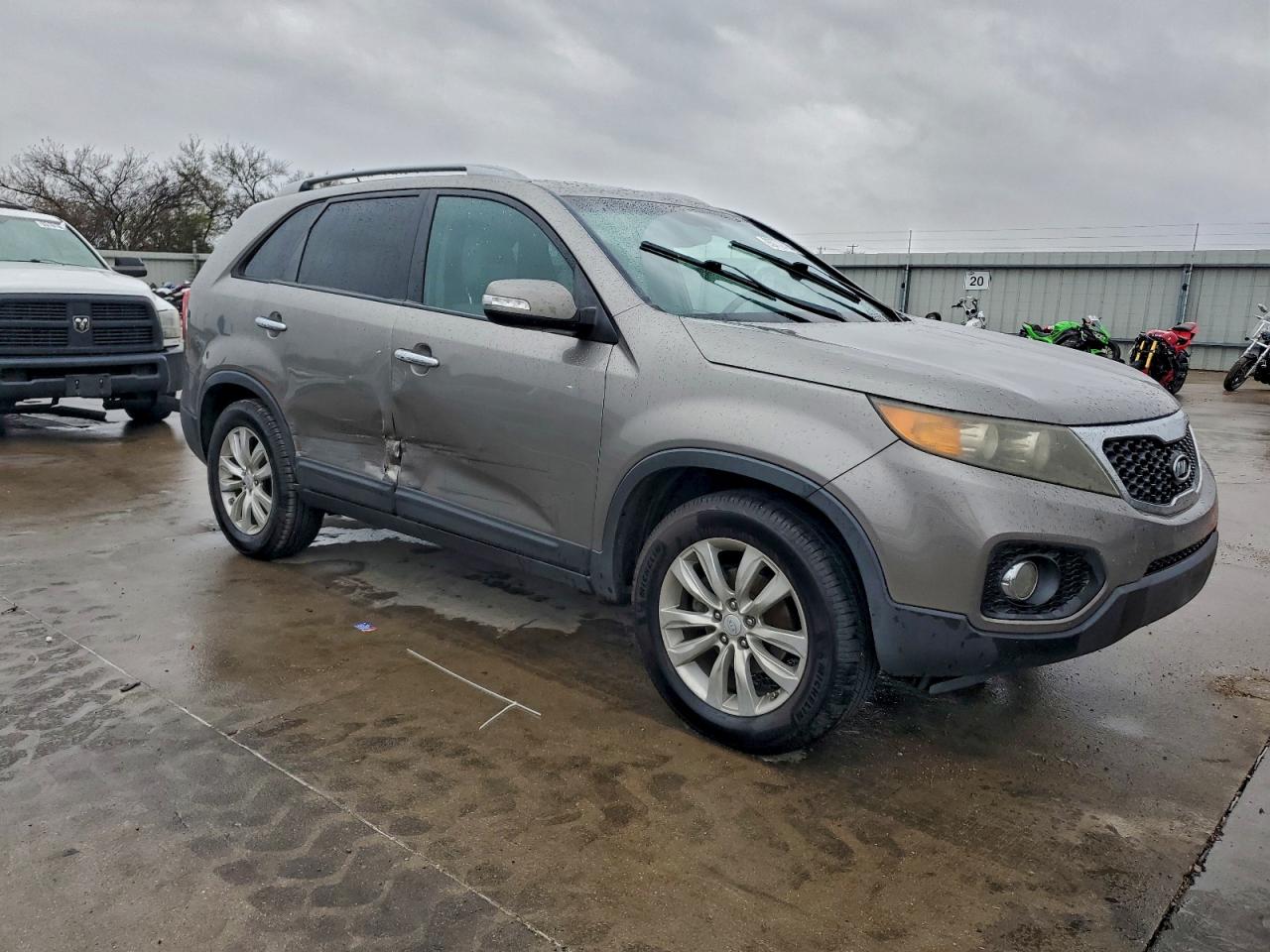 2011 KIA SORENTO LX photo 4