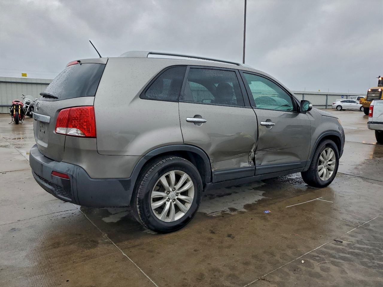 2011 KIA SORENTO LX photo 3