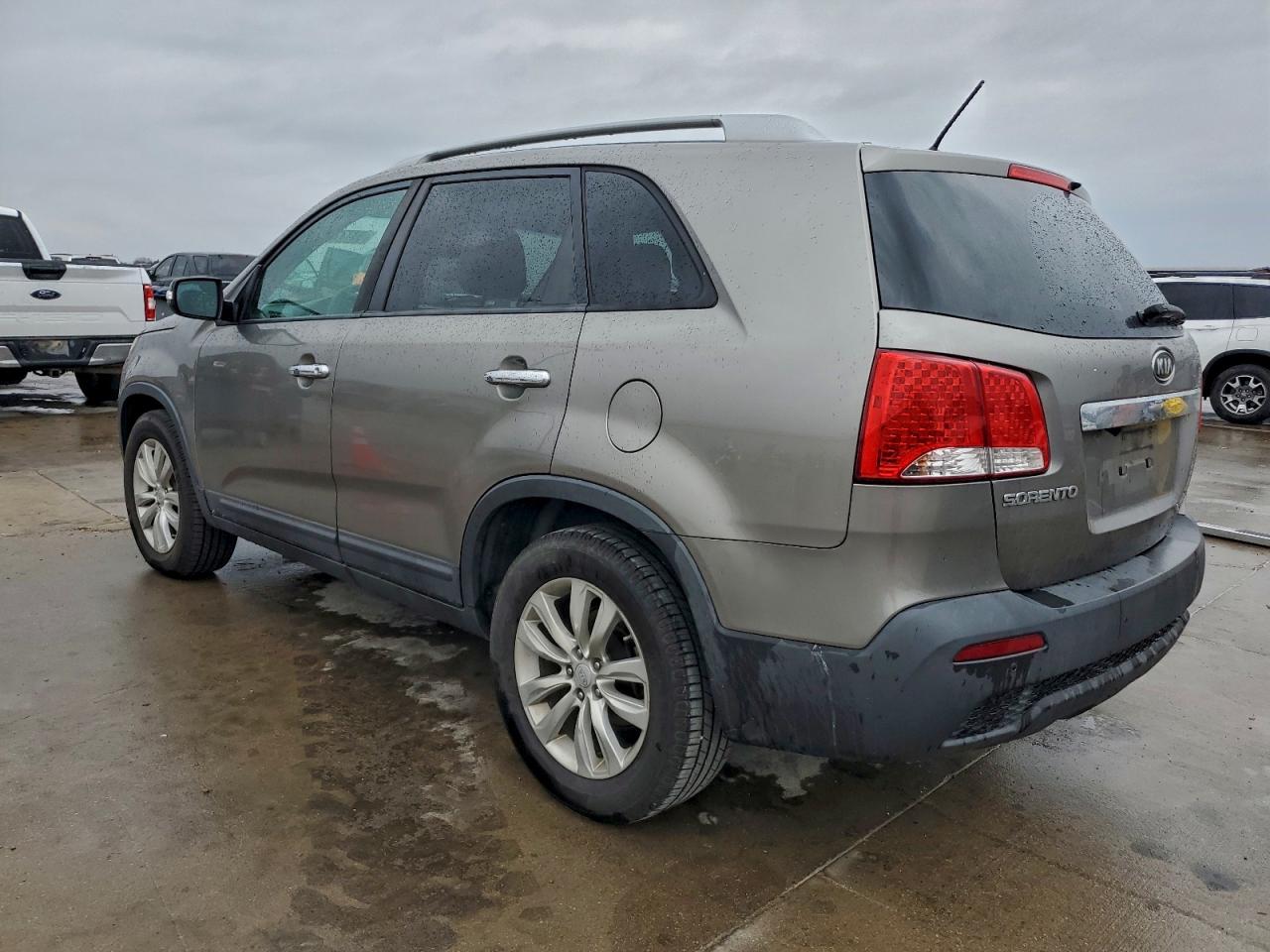 2011 KIA SORENTO LX photo 2
