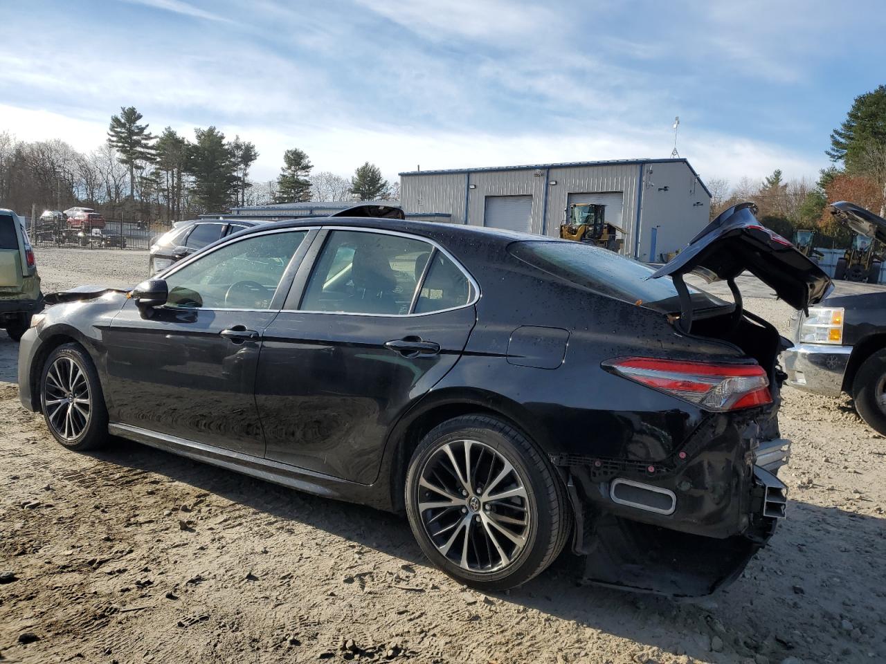 2018 TOYOTA CAMRY photo 3