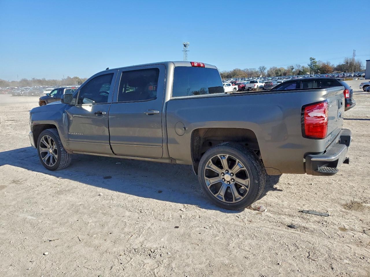 2017 CHEVROLET SILVERADO C1500 LT photo 3