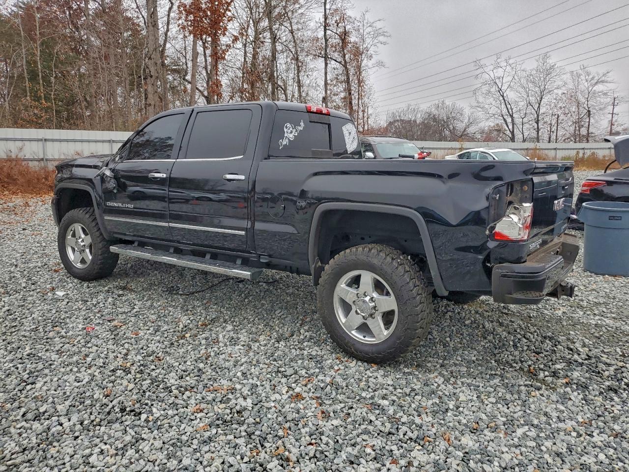 2015 GMC SIERRA K2500 DENALI photo 3