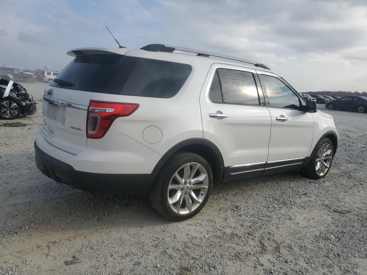 2013 FORD EXPLORER XLT photo 3