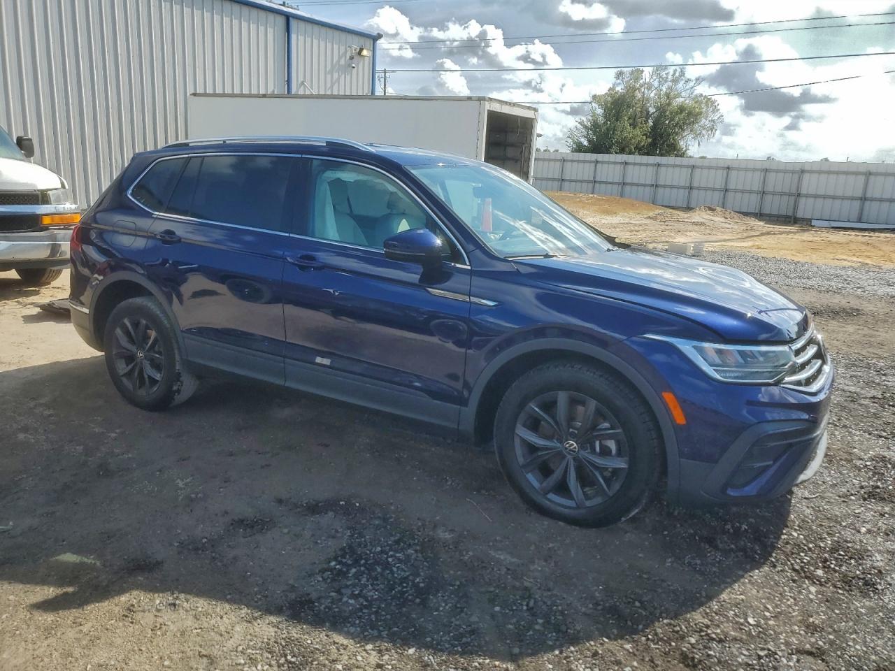 2024 VOLKSWAGEN TIGUAN SE photo 4
