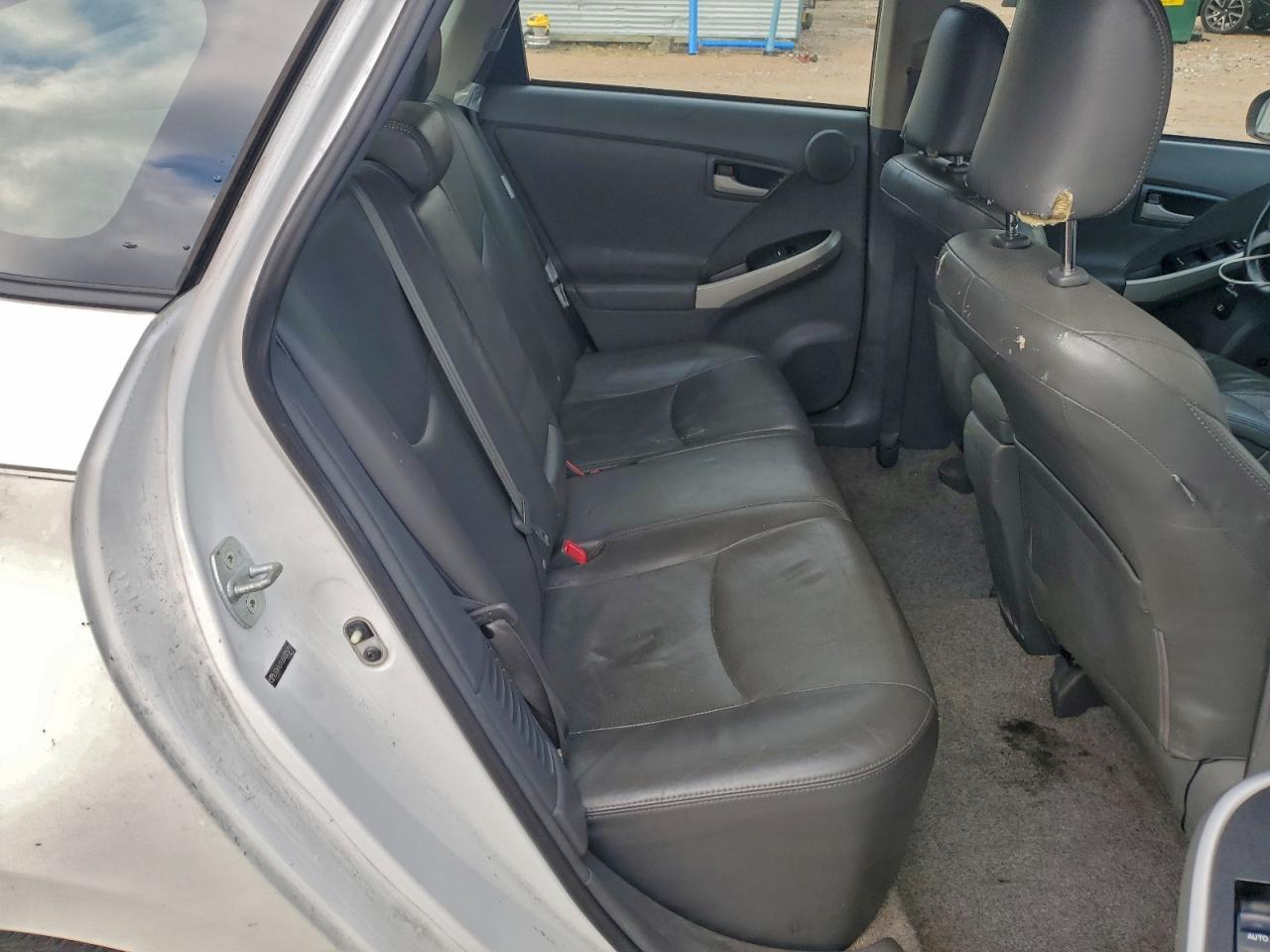 2011 TOYOTA PRIUS photo 10